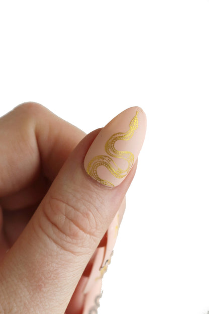 Black & gold snake DIY Nail art